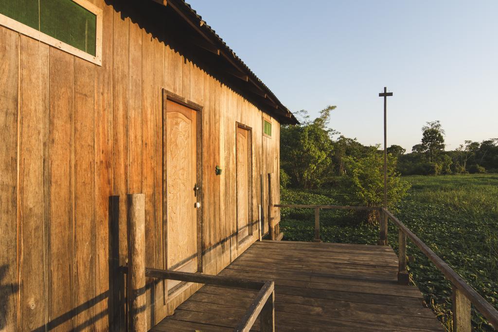 Amazon Arowana Lodge Careiro Exterior photo