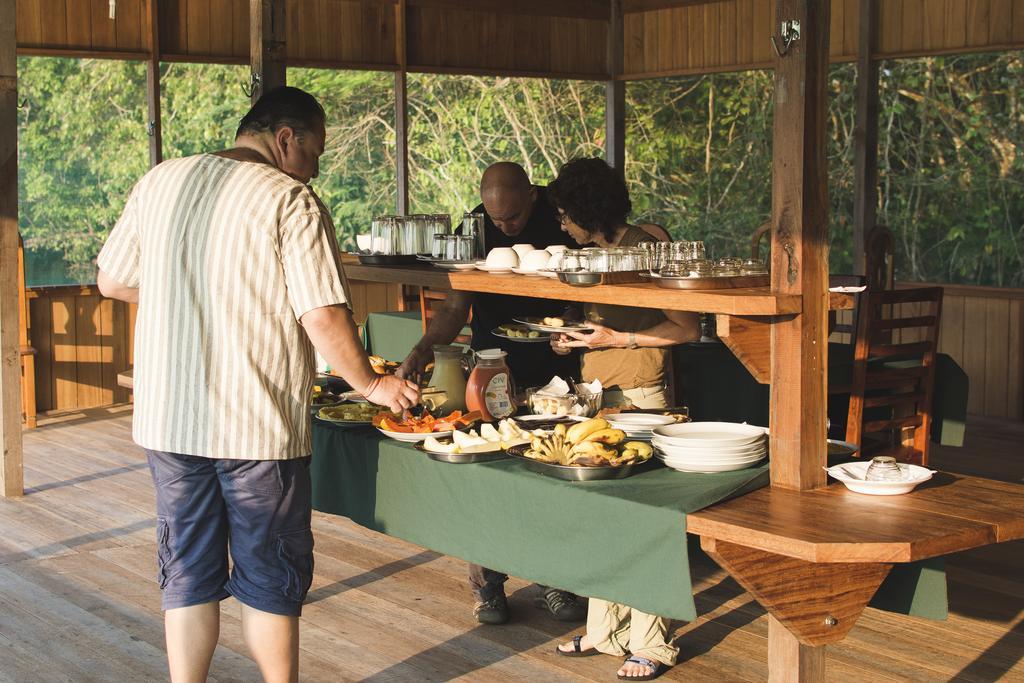 Amazon Arowana Lodge Careiro Exterior photo
